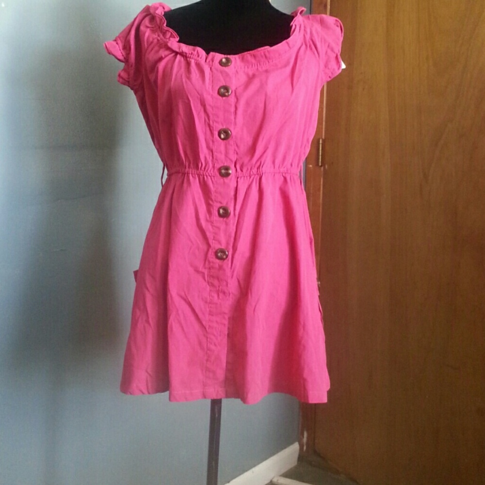 Pink button up shirt or mini pockets on each side